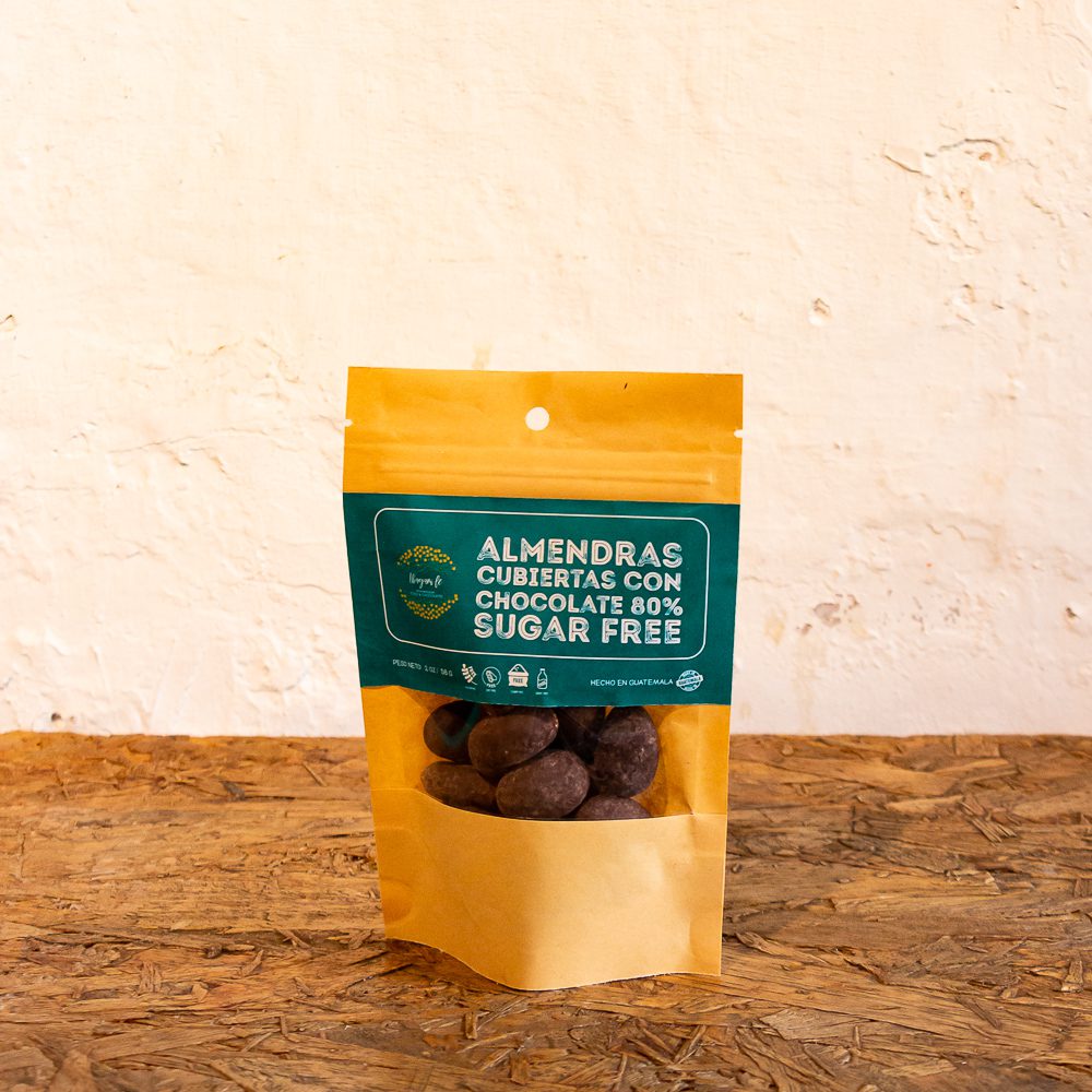 Almendra cubierta de Chocolate - 2 onzas