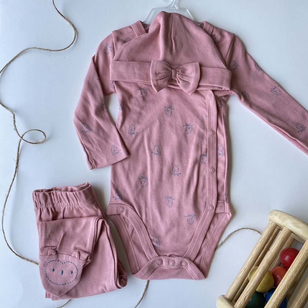 Traje rosado